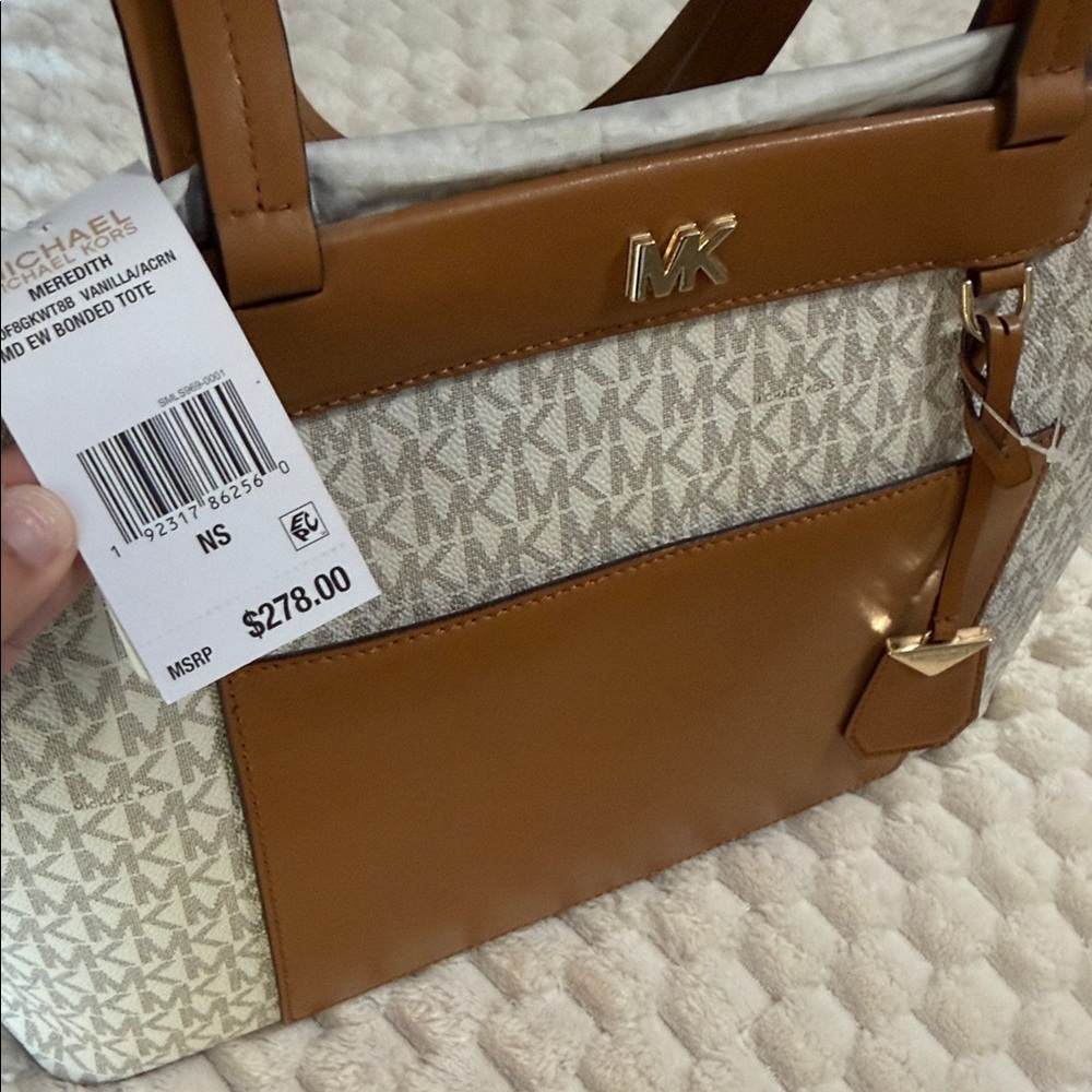 Michael Kors White and Tan MK Logo Tote with Front Pocket - Picture 3 of 4